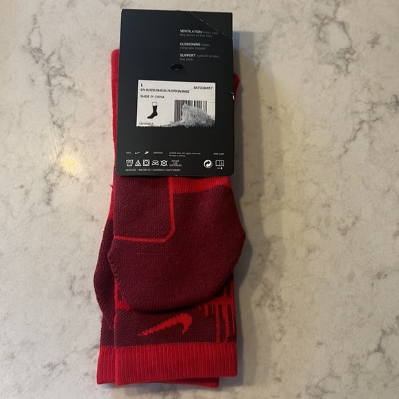 Men’s Nike basketball socks NWOT - Picture 2 of 3